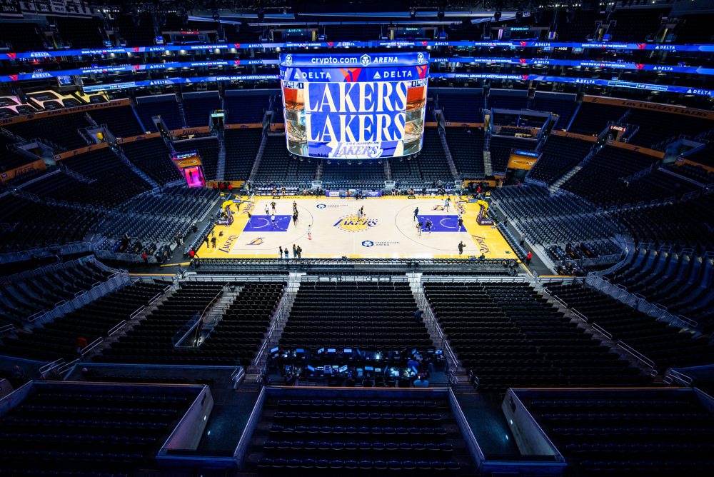 NBA: Kushner s Igerom kupujú LA Lakers za rekordných 12,5 miliardy dolárov