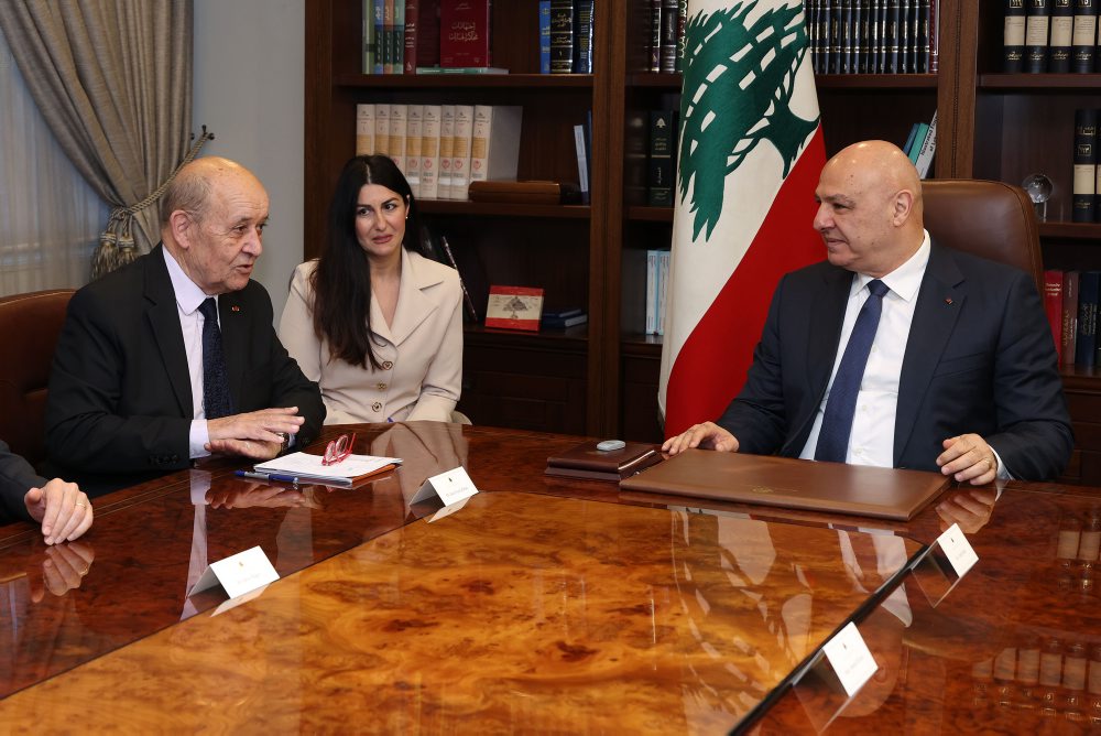 Jean-Yves Le Drian pricestoval na návštevu Libanonu