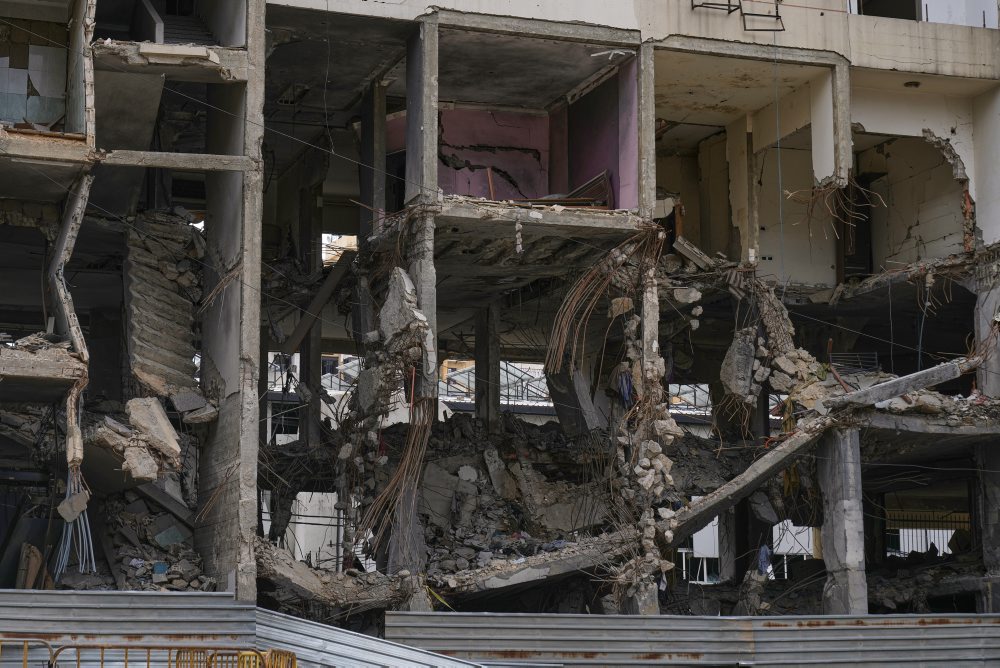 Odstraňovanie materiálnych škôd po leteckých útokoch Izraela v Libanone 