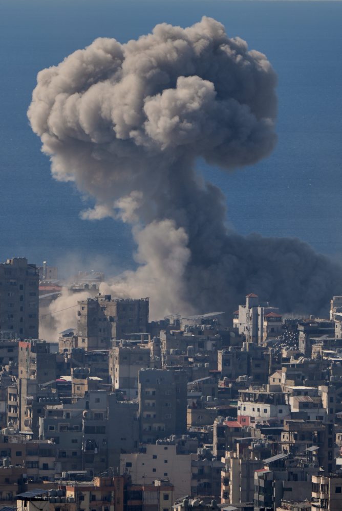 Izraelská armáda útočí na Bejrút; terčom je infraštruktúra „banky“ Hizballáhu