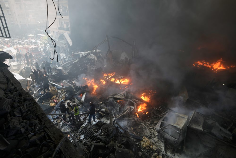 Trump oznámil 50-percentné clo pre krajiny, ktoré dodávajú zbrane Iránu