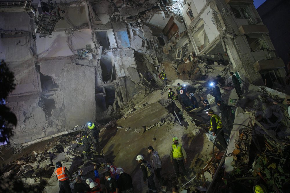 Izraelská armáda napriek prímeriu zaútočila na Bejrút a oblasti na juhu Libanonu