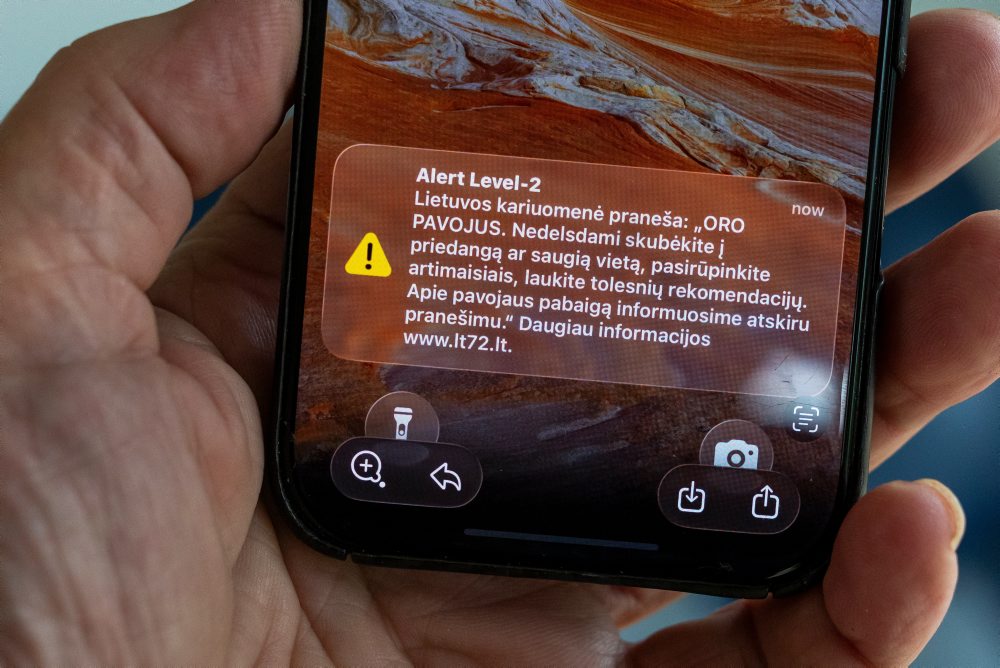 Litva vyhlásila pohotovosť pre hrozbu dronov, Vilnius dočasne uzavrel letisko