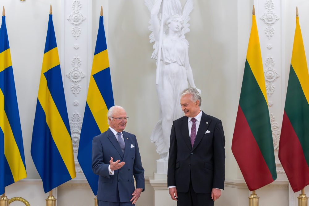 Švédsky kráľ Karol XVI. Gustáv a kráľovná Silvia navštívili Litvu