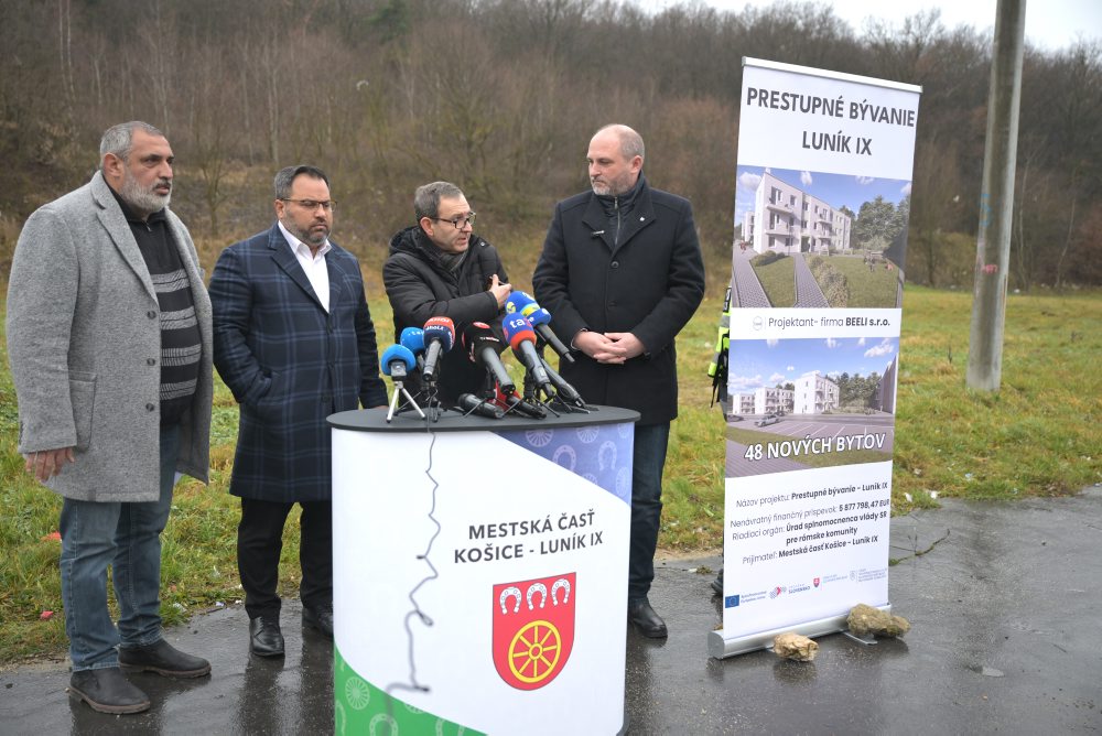 TK primátora mesta Košice Jaroslava Polačeka a splnomocnenca vlády SR pre rómske komunity Alexandra Daška k schváleniu žiadosti o poskytnutie nenávratného finančného príspevku na projekt „Prestupné bývanie - Luník IX“