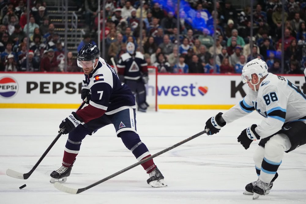 Toews a Landeskog budú Coloradu chýbať niekoľko týždňov