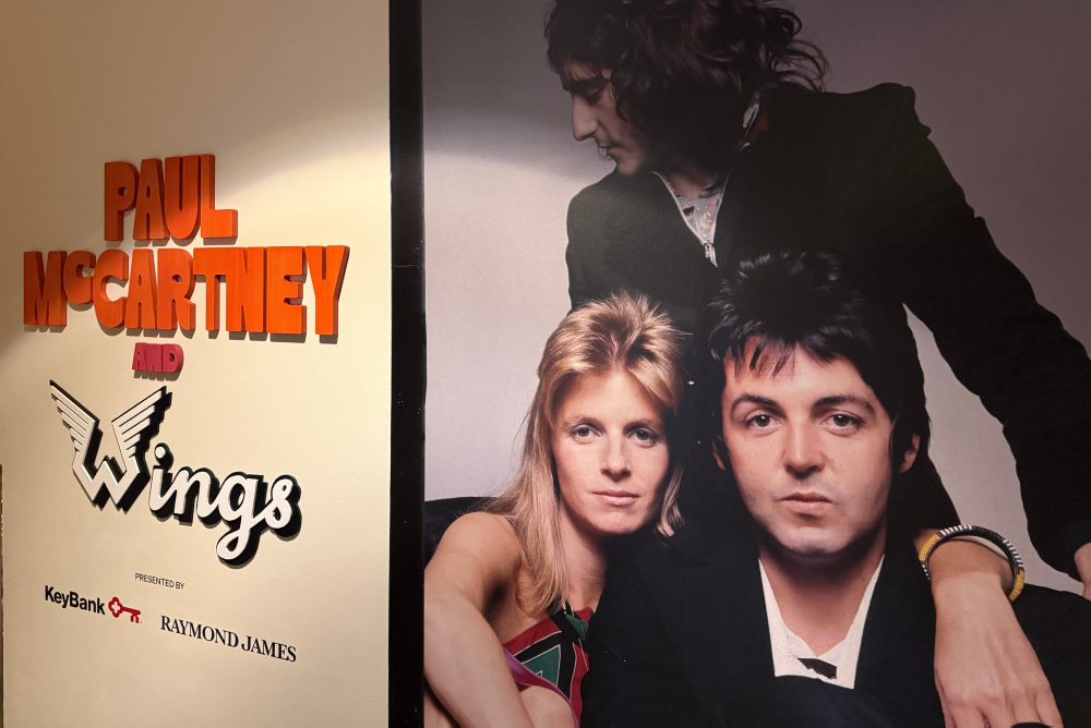 Výstava rockovej skupiny Wings v Rockandrollovej sieni slávy