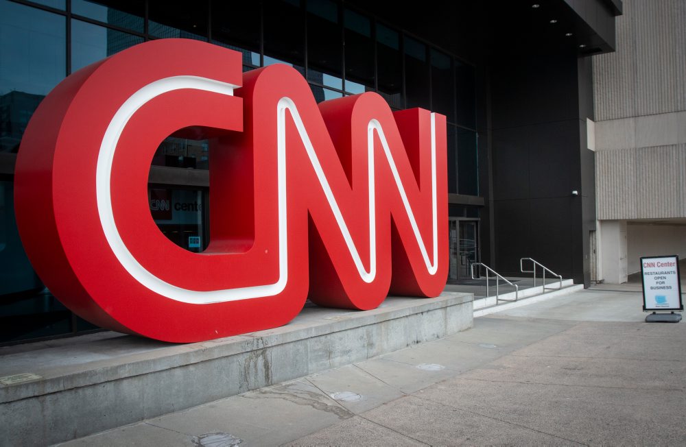 USA: Biely dom opäť nedovolil CNN cestovať s Trumpom na palube Air Force One