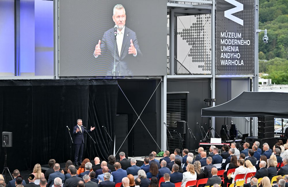 Zrekonštruovaná budova Múzea moderného umenia Andyho Warhola v Medzilaborciach