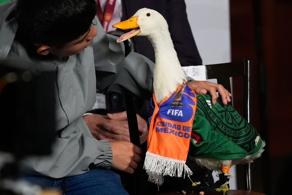 Futbal-MS26: Neoficiálny maskot Merlin sa stretol s mexickou prezidentkou