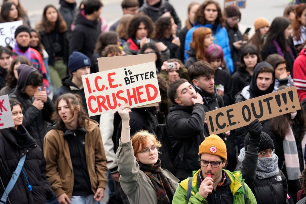 Stovky demonštrantov v Miláne protestovali proti prítomnosti ICE