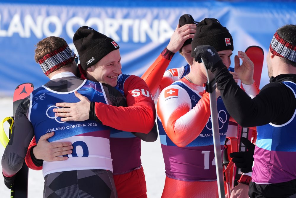 Švajčiari Von Allmen a Nef získali zlato v tímovej kombinácii