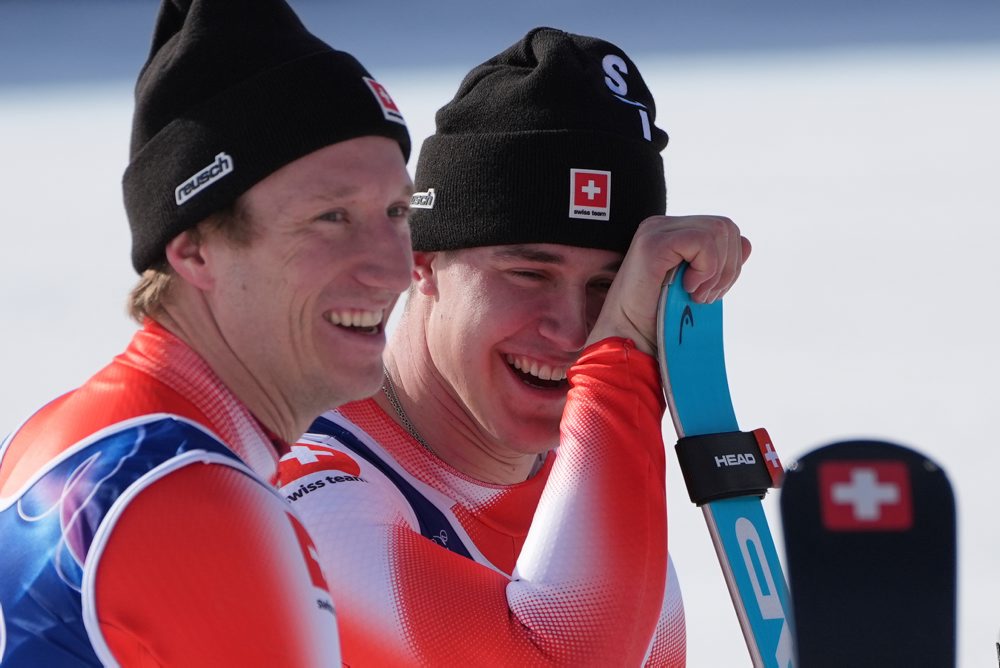 Švajčiari Von Allmen a Nef získali zlato v tímovej kombinácii