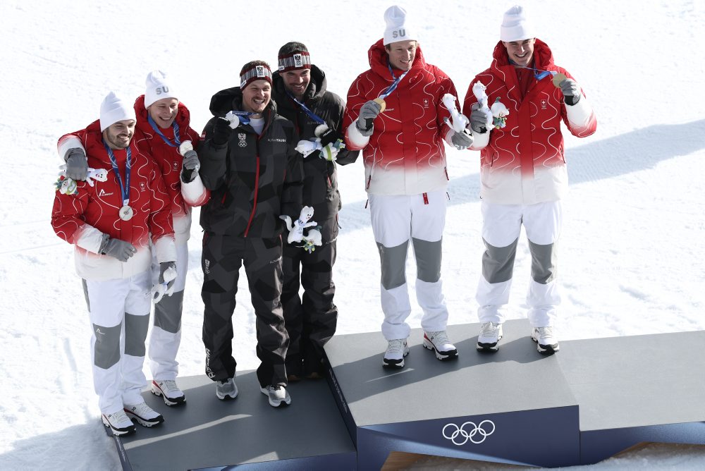 Švajčiari Von Allmen a Nef získali zlato v tímovej kombinácii