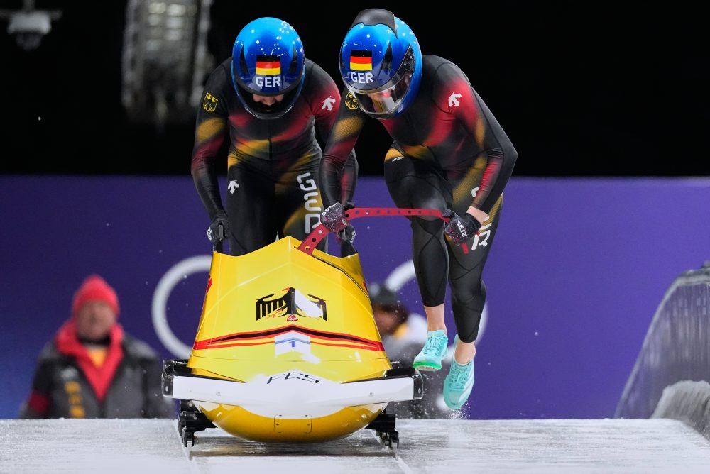 Nemky Laura Nolteová a Deborah Leviová viedli po dvoch jazdách v súťaži dvojbobov 