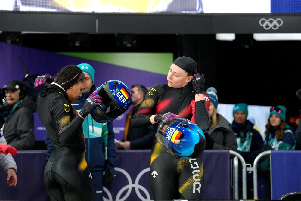 Nemky Laura Nolteová a Deborah Leviová viedli po dvoch jazdách v súťaži dvojbobov 
