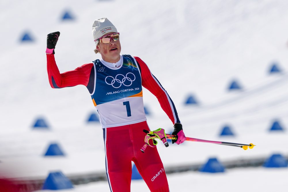 ZOH26-Beh: Kläbo triumfoval v skiatlone, má šieste olympijské zlato