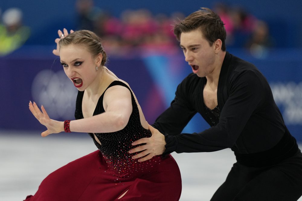 Voľné tance tanečných párov v krasokorčuľovaní