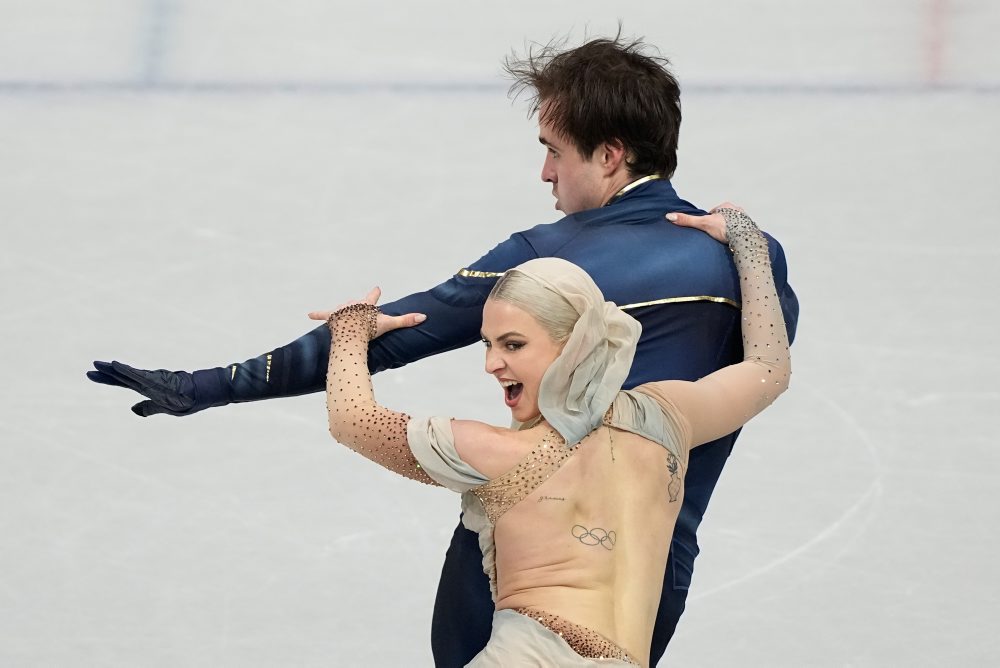 Voľné tance tanečných párov v krasokorčuľovaní