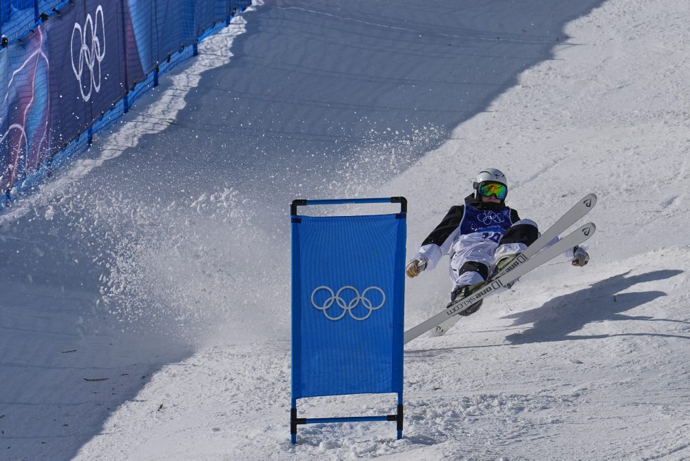 Finále akrobatických lyžiarov v disciplíne mogulus