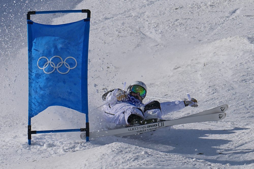 Finále akrobatických lyžiarov v disciplíne mogulus