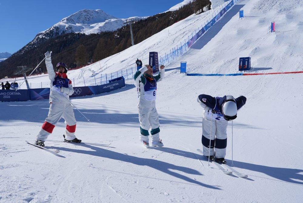 Kanaďan Mikael Kingsbury získal zlato, keď triumfoval v dual mogulse v akrobatickom lyžovaní 