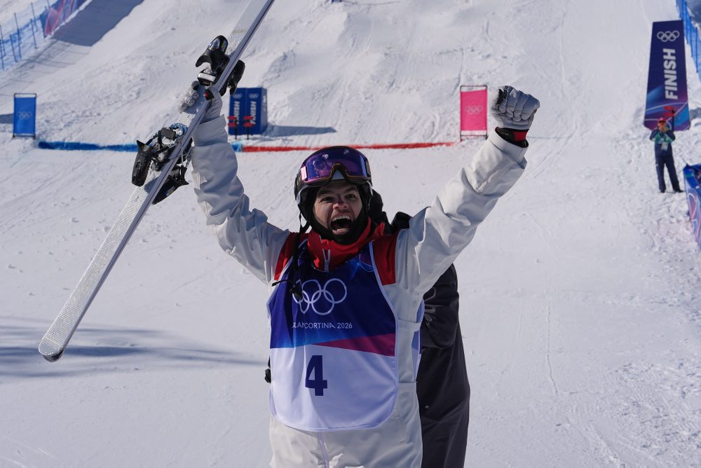 Kanaďan Mikael Kingsbury získal zlato, keď triumfoval v dual mogulse v akrobatickom lyžovaní 