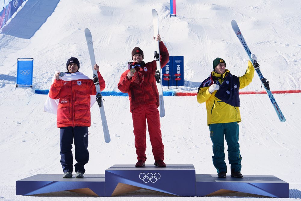 Kanaďan Mikael Kingsbury získal zlato, keď triumfoval v dual mogulse v akrobatickom lyžovaní 