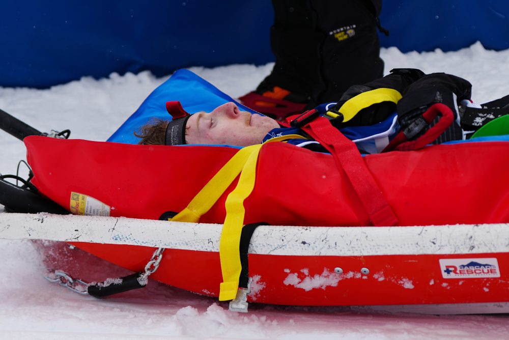 Kvalifikácia akrobatickýchlyžiarov na U-rampe na ZOH26 v Livigne 