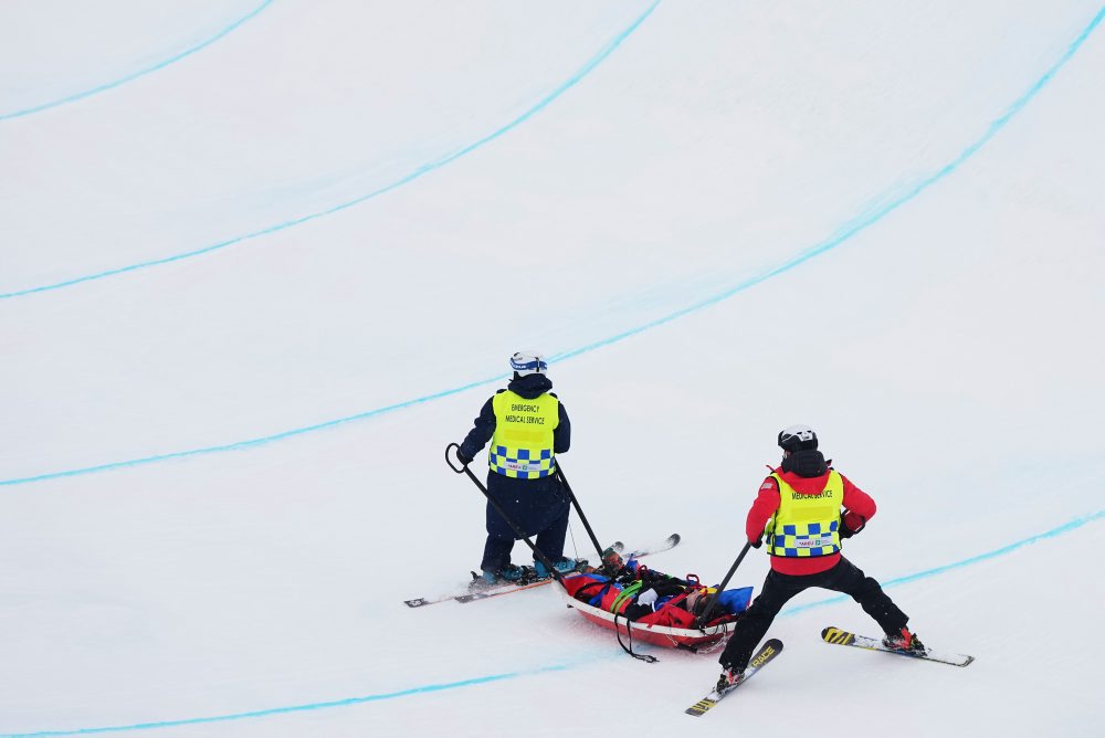 Kvalifikácia akrobatickýchlyžiarov na U-rampe na ZOH26 v Livigne 