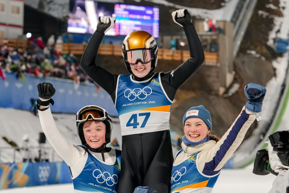 Skoky na lyžiach žien na strednom mostíku