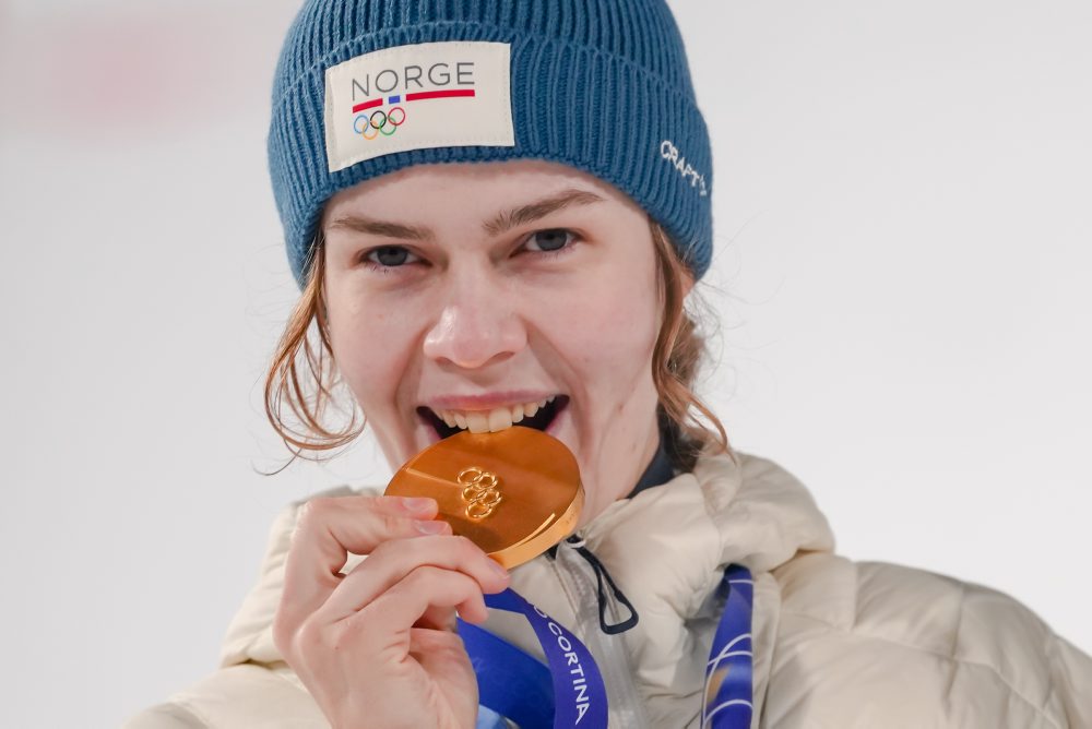Skoky na lyžiach žien na strednom mostíku