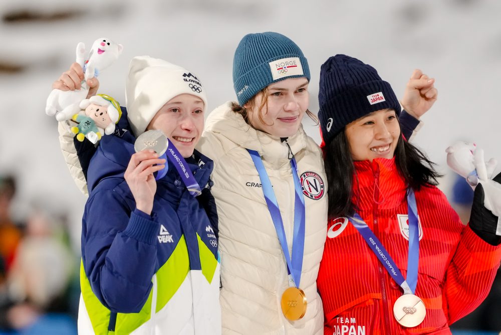 Skoky na lyžiach žien na strednom mostíku