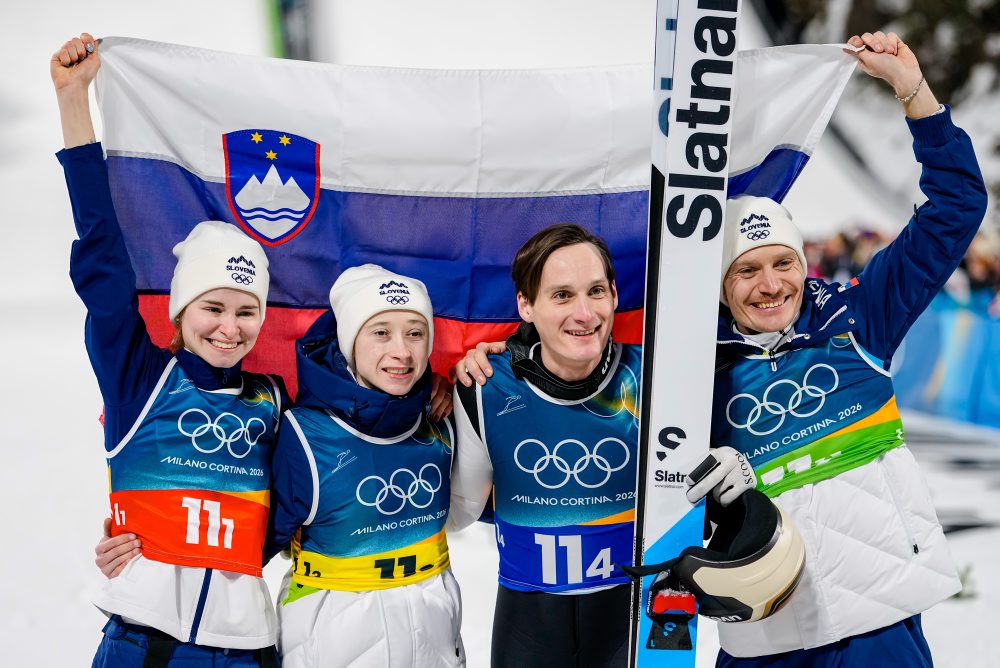 Súťaž miešaných tímov v skokoch na lyžiach 