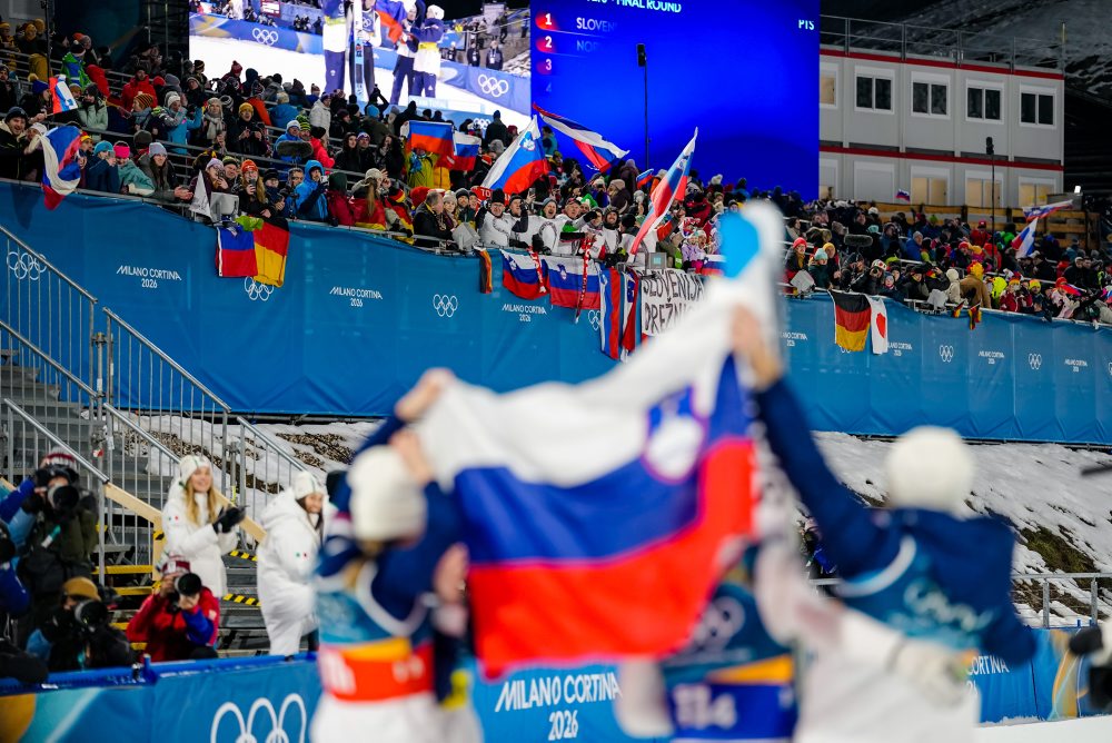 Súťaž miešaných tímov v skokoch na lyžiach 