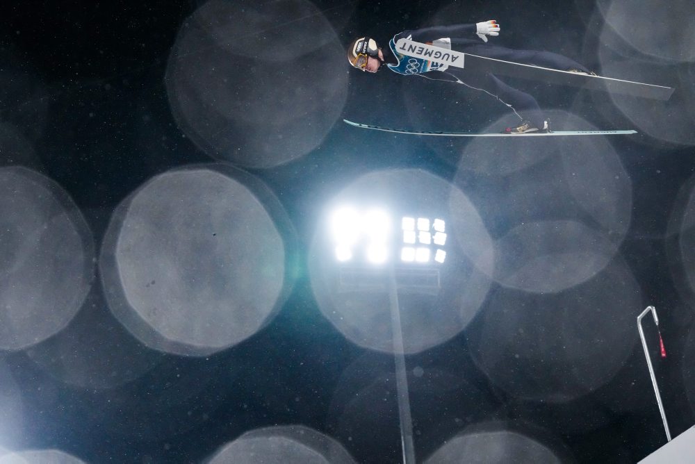 ZOH26 lyžovanie : Skoky mužov na veľkom mostíku