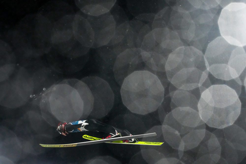 ZOH26 lyžovanie : Skoky mužov na veľkom mostíku