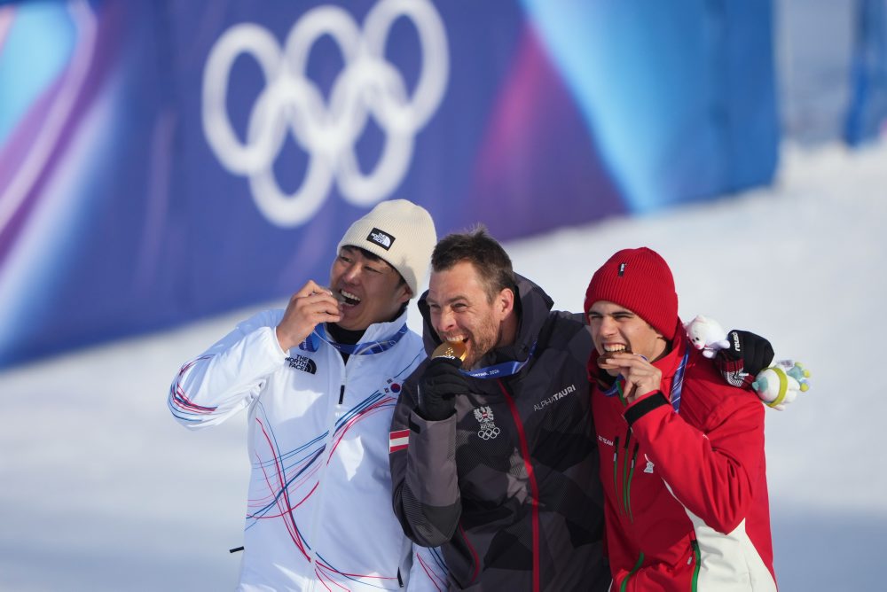 Paralelný obrovský slalom snoubordistov 