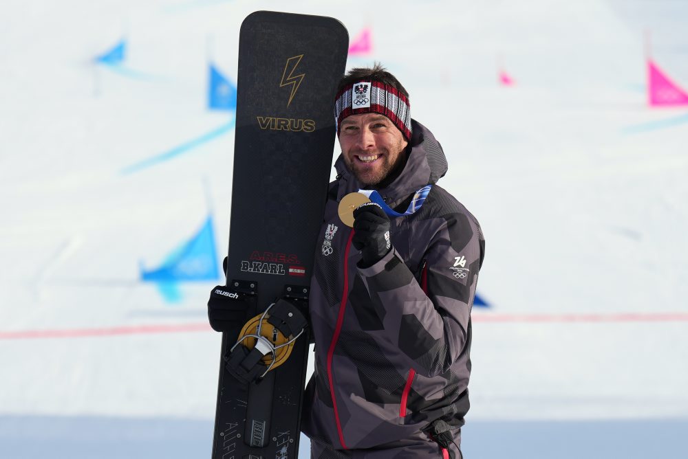 Paralelný obrovský slalom snoubordistov 