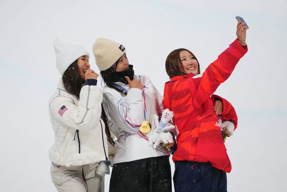 Finále snoubordistiek na U-rampe 