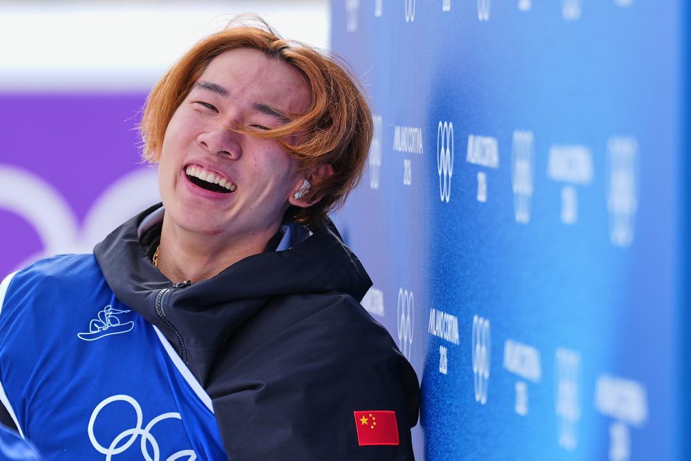 Číňan I-ming Su zlatý v slopestyle, je dvojnásobný šampión