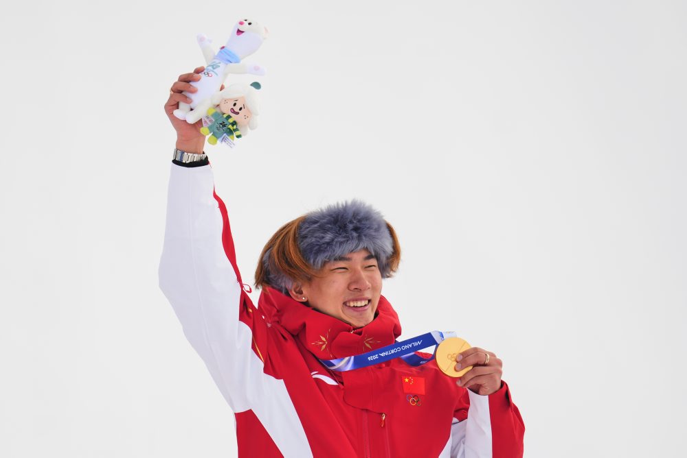 Číňan I-ming Su zlatý v slopestyle, je dvojnásobný šampión