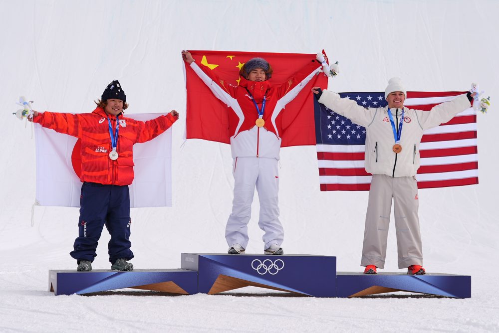 Číňan I-ming Su zlatý v slopestyle, je dvojnásobný šampión