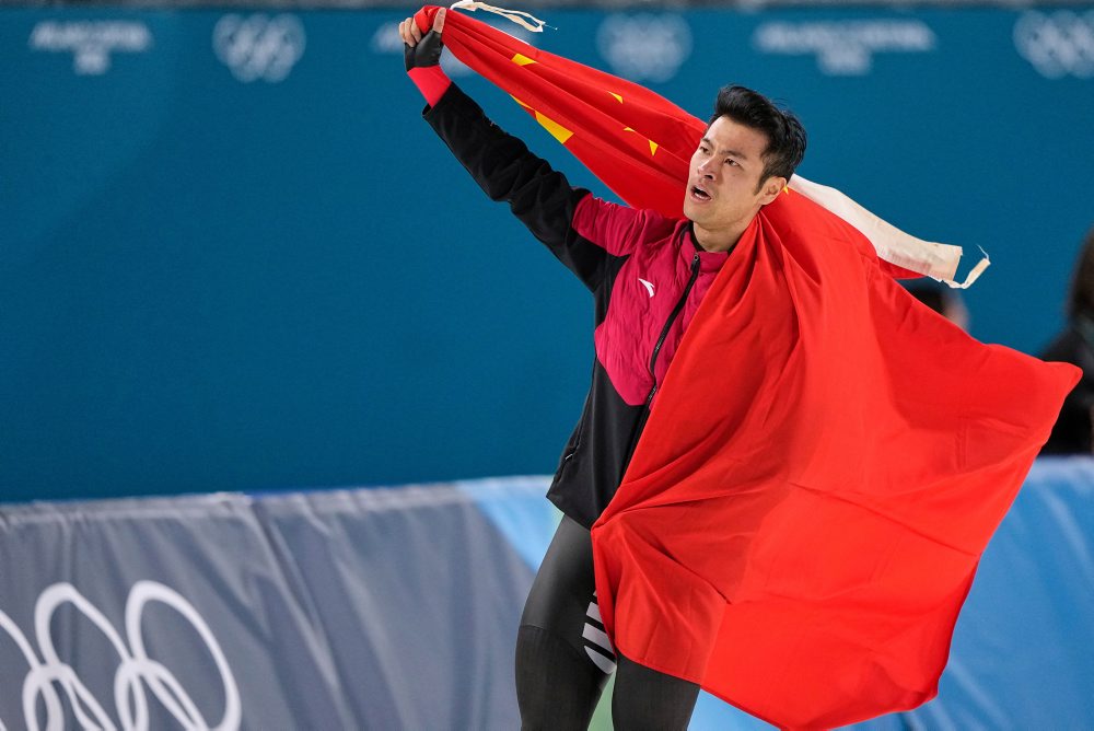 Čínsky rýchlokorčuliar Ning Čung-jen je zlatý na 1500 m, zdolal Stolza