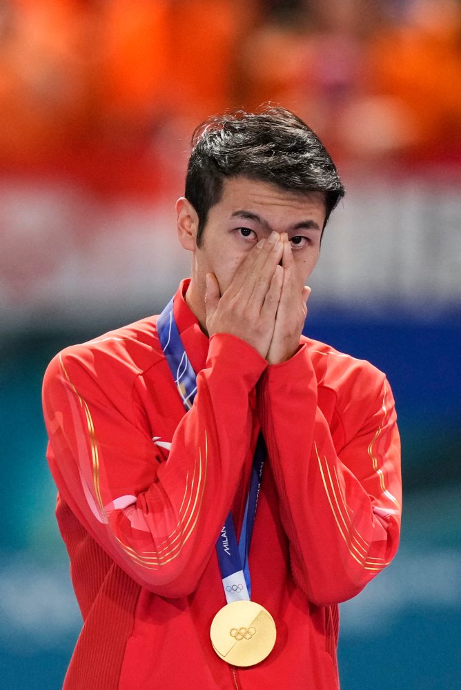 Čínsky rýchlokorčuliar Ning Čung-jen je zlatý na 1500 m, zdolal Stolza