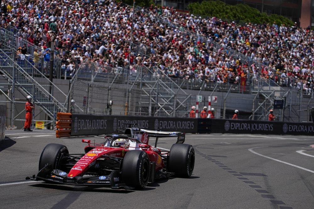 Charles Leclerc z Monaka prvý voľný tréning na okruhu v Monaku 