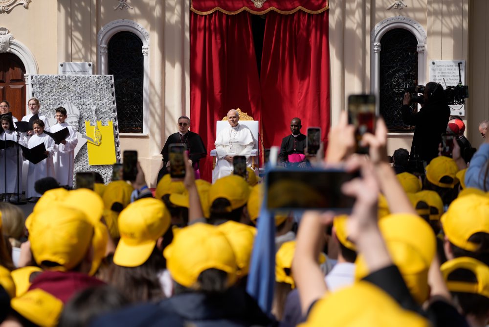 Pápež Lev XIV. pricestoval na návštevu Monaka