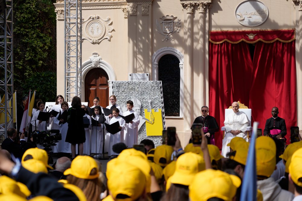 Pápež Lev XIV. pricestoval na návštevu Monaka