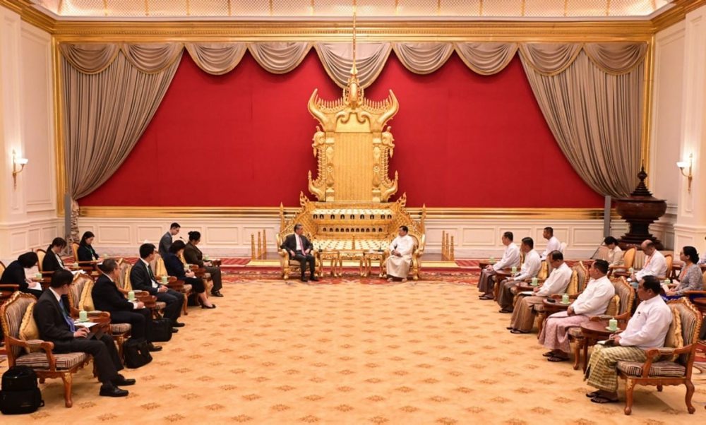 Šéf čínskej diplomacie Wang I pricestoval na návštevu Mjanmarska