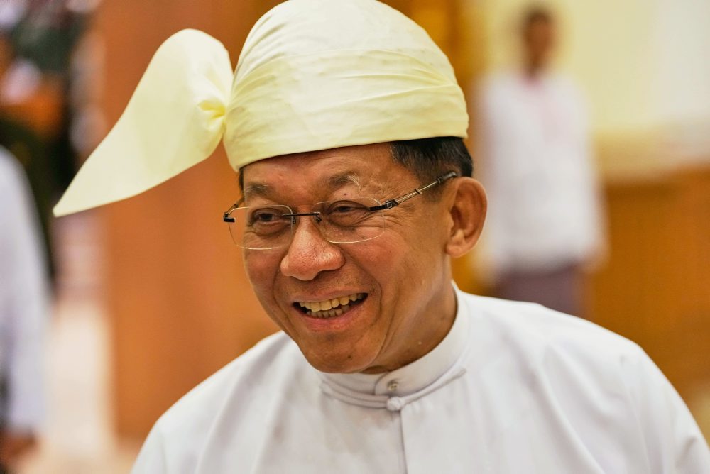 Mjanmarsko: Šéf vojenskej junty Hlain zložil prezidentskú prísahu